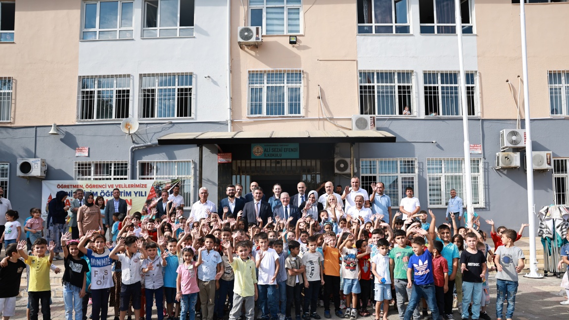 Onikişubat Belediyesi Kırtasiye seti dağıtım töreni okulumuzda yapıldı.